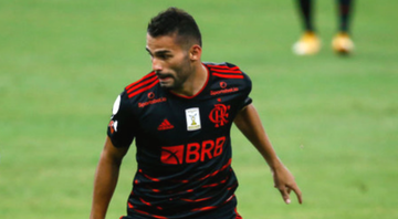 Thiago Maia, jogador do Flamengo em campo pelo clube - GettyImages