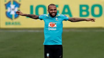 Tite convocou Daniel Alves para a disputa da Copa do Mundo - GettyImages