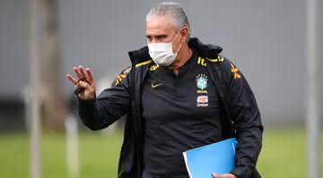 Tite durante sessão de treinamento da seleção brasileira - Getty Images