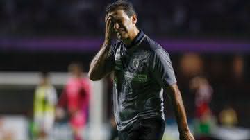 Torcedor do Santos invadiu o gramado e agrediu jogador do Unión La Calera - GettyImages