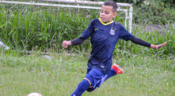 Torcedor de 9 anos do Santos pede desculpa por pegar camisa de jogador do Palmeiras - Reprodução/Instagram