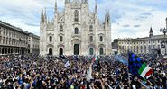 Torcedores da Inter de Milão vão a ponto turístico para comemorar o título da Série A - Reprodução/Twitter Futmais