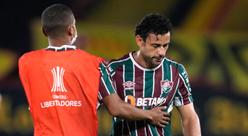 Fred, jogador do Fluminense de cabeça baixa após a eliminação da equipe na Libertadores - GettyImages