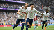 Jogadores do Tottenham comemorando o gol diante do Burnley na Premier League - GettyImages
