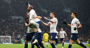 Jogadores do Tottenham comemorando o gol diante do Crystal Palace pela Premier League - GettyImages