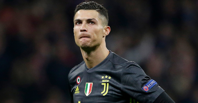 Cristiano Ronaldo com a camisa da Juventus - GettyImages