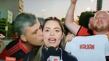 Repórter é vítima de assédio antes de jogo do Flamengo; torcedor é detido - Transmissão/ ESPN