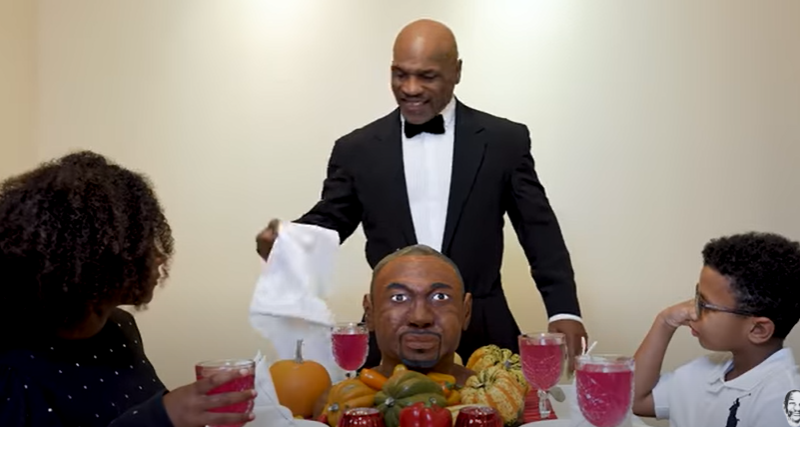 Mike Tyson oferece “cabeça” de Roy Jones Jr. aos filhos no Dia de Ação de Graças - Reprodução/ YouTube