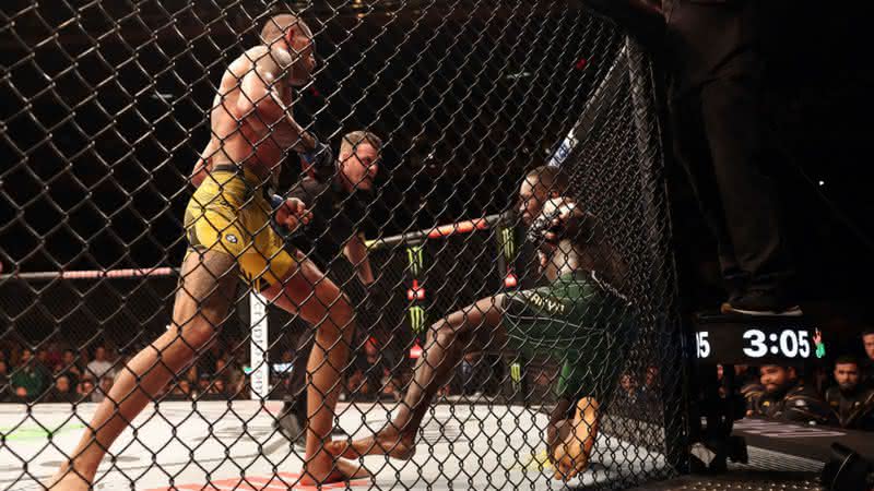 Israel Adesanya e Alex Poatan se enfrentaram no UFC 281 - GettyImages
