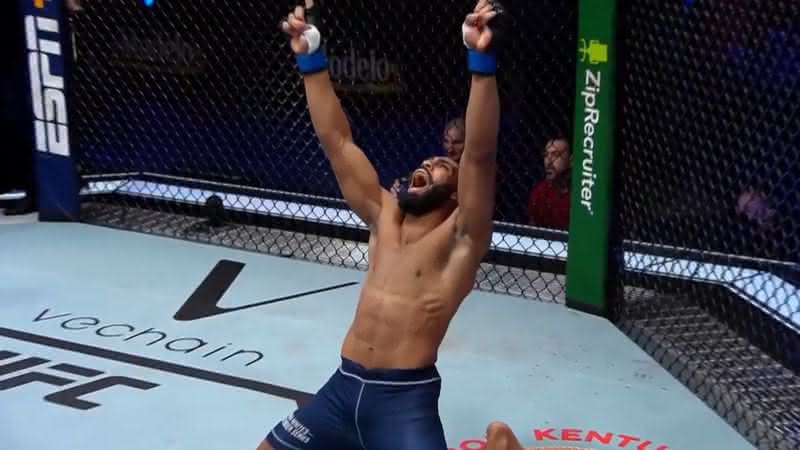 UFC dá contrato a brasileiro que nocauteou adversário - Transmissão/Combate/GE