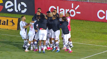 Jogadores do Vasco comemorando o gol diante do Boavista pela Copa do Brasil - Transmissão Premiere
