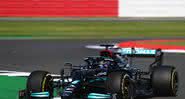 Na Fórmula 1, Hamilton se recuperou após colidir com Verstappen e triunfou no GP de Silverstone - GettyImages