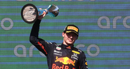 Verstappen comemorando a vitória sobre Hamilton no GP dos EUA de Fórmula 1 - GettyImages