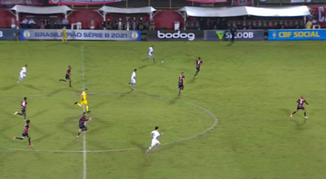 Com gramado encharcado, Vasco vence Vitória em partida marcada por paralisação - Transmissão/ SporTV