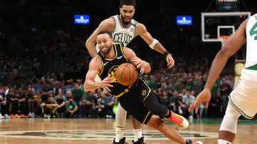 Curry e Warriors não tiveram sorte no confronto diante do Boston Celtics - GettyImages