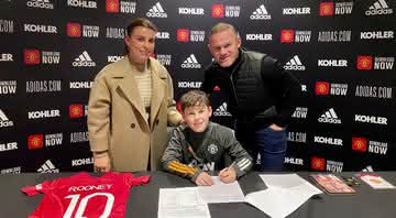 Com apenas 11 anos, filho de Wayne Rooney assina contrato com o Manchester United - Reprodução/ Twitter