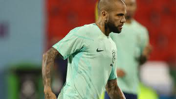 Daniel Alves está no banco em Brasil x Suíça pela Copa do Mundo 2022 - Getty Images