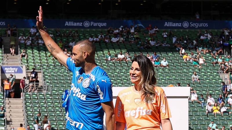 Weverton, goleiro do Palmeiras ao lado da sua esposa - Cesar Greco/Palmeiras/Flickr