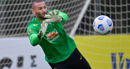 Weverton lesiona mão em treino com a Seleção Brasileira - Getty Images
