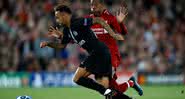 Wijnaldum marcando Neymar em Liverpool contra PSG pela UEFA Champions League - Getty Images