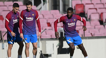 Umtiti, jogador do Barcelona treinando com o elenco - GettyImages