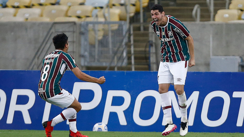 Nino, jogador do Fluminense comemorando o gol em campo com Nonato - GettyImages