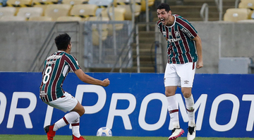 Nino, jogador do Fluminense comemorando o gol em campo com Nonato - GettyImages