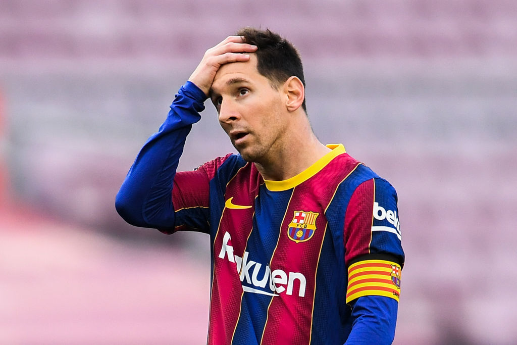 Esse é o jogador mais honesto do mundo! #carlespuyol #Barcelona #Messi