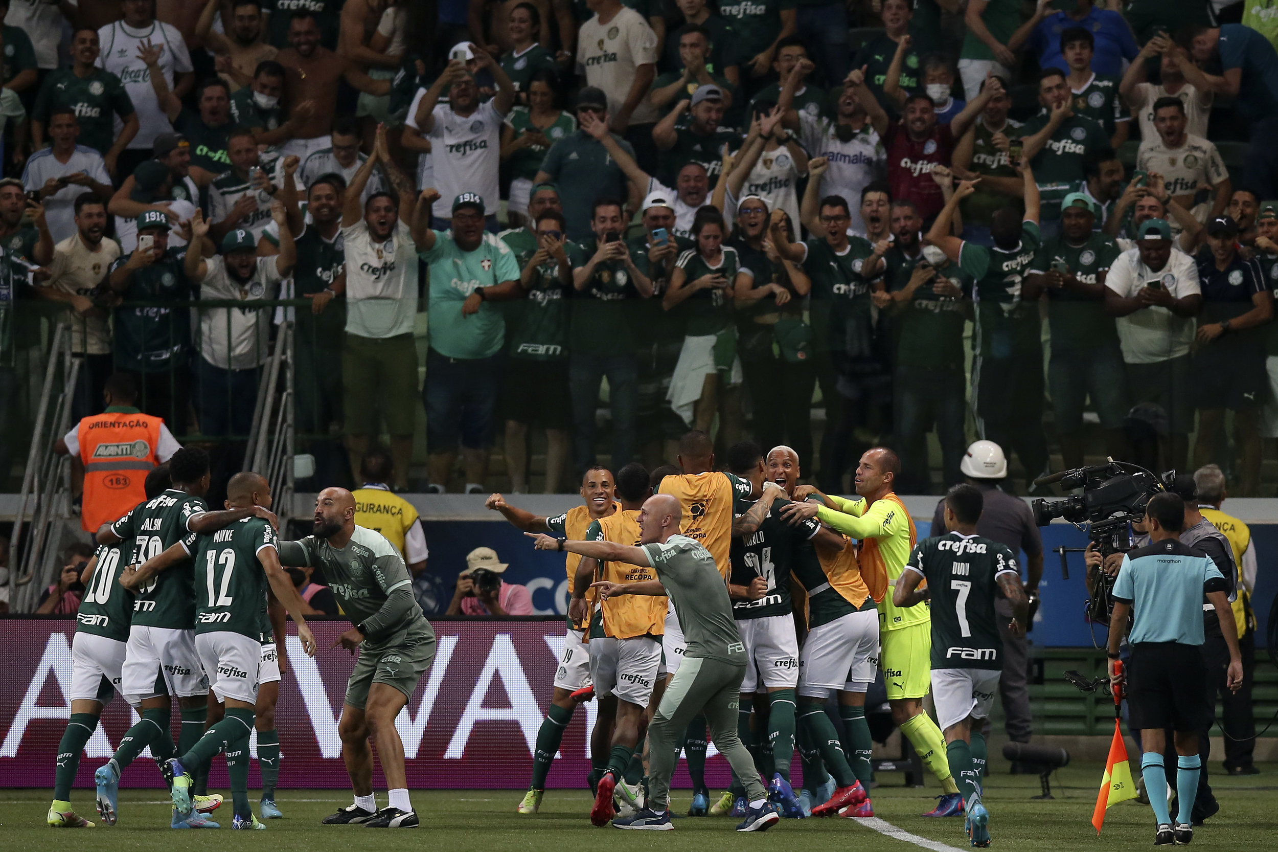Palmeiras goleia São Paulo e é campeão! Veja a final do Paulistão 2022 em  imagens - Esportes - R7 Lance