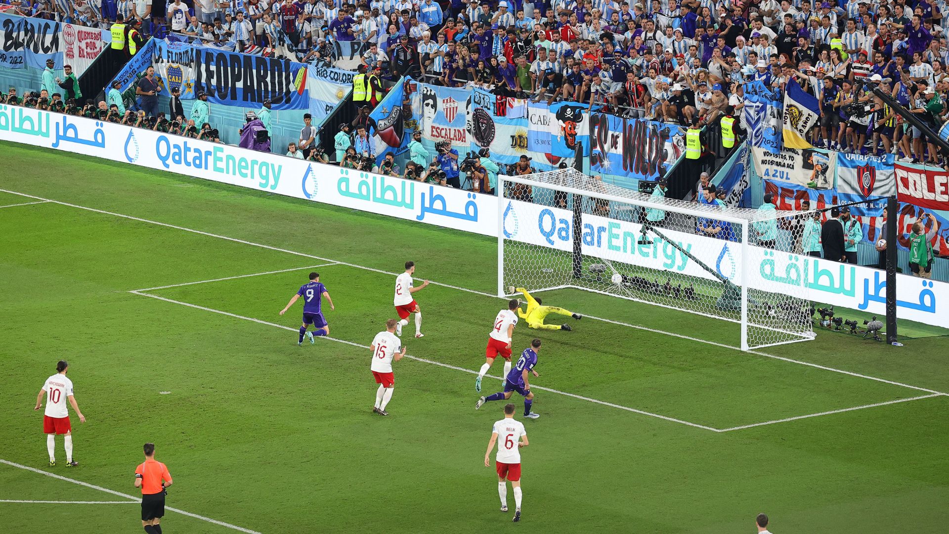 Momento do primeiro gol da Argentina
