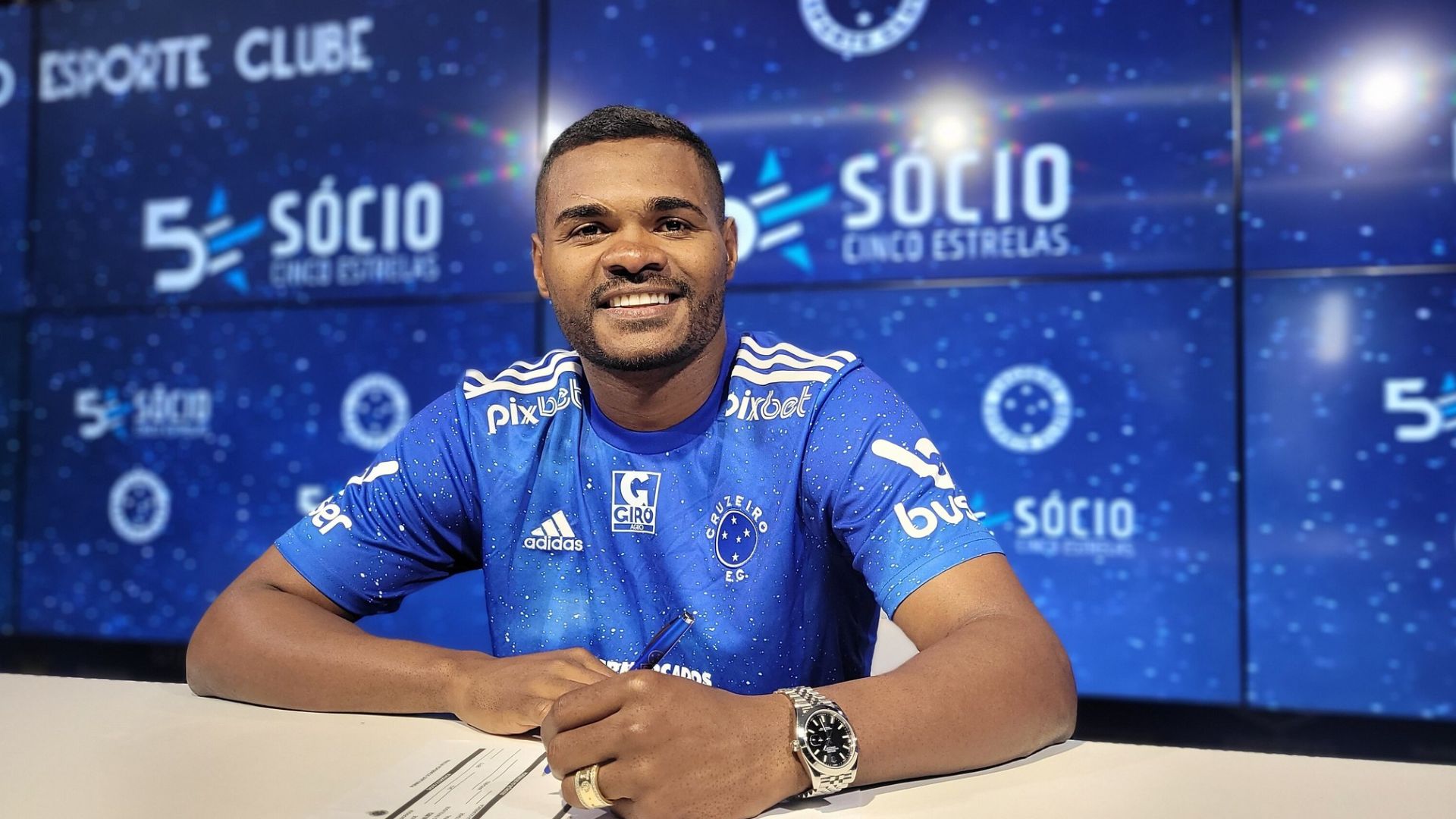 Apresentação de Nikão no Cruzeiro (Crédito: Gustavo Aleixo / Cruzeiro)
