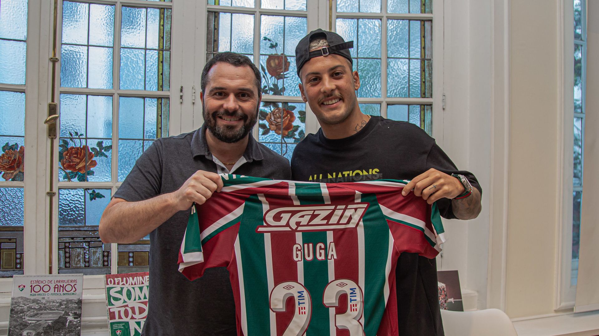 Guga sendo apresentado no Fluminense