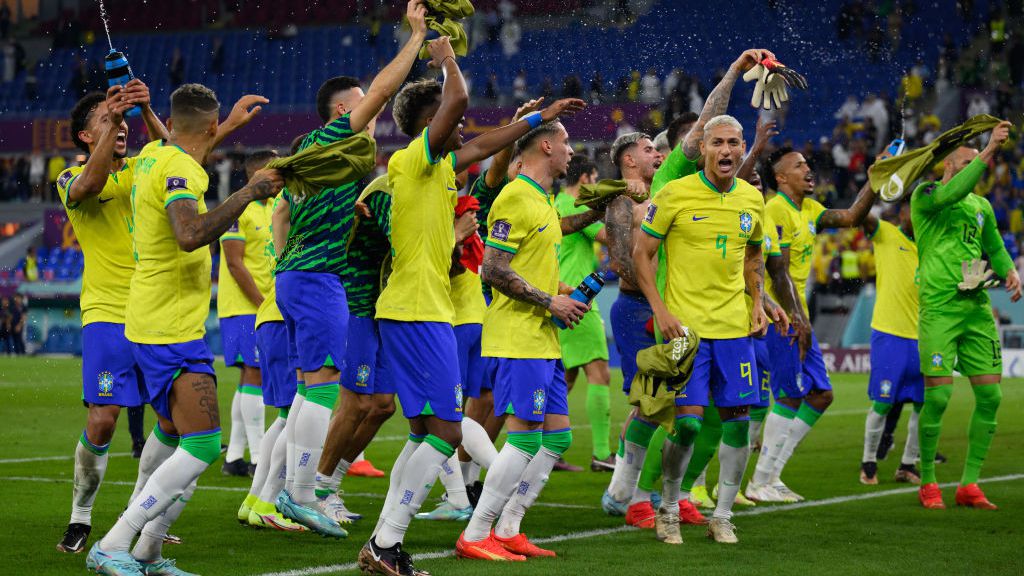 Brasil festejando antes de encarar Camarões