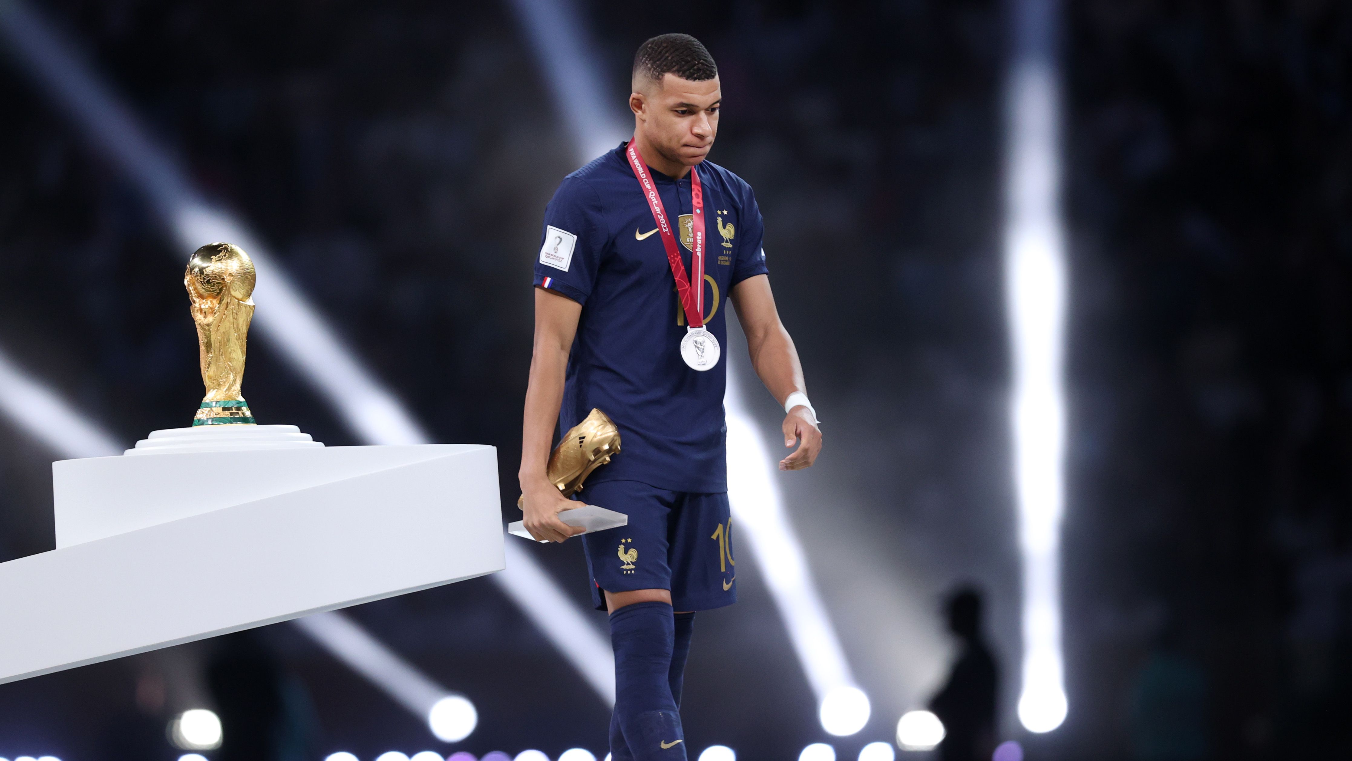 Kylian Mbappe França Posa Com Troféu Após França Derrotar Croácia