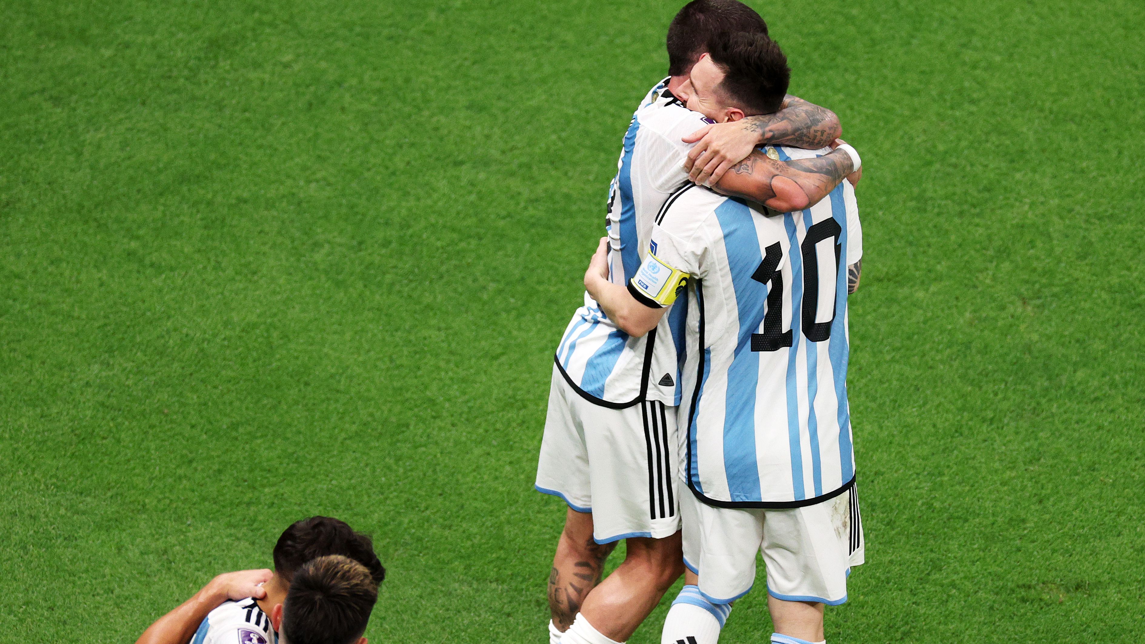 Argentinos comemorando o primeiro gol da partida (Crédito: Getty Images)