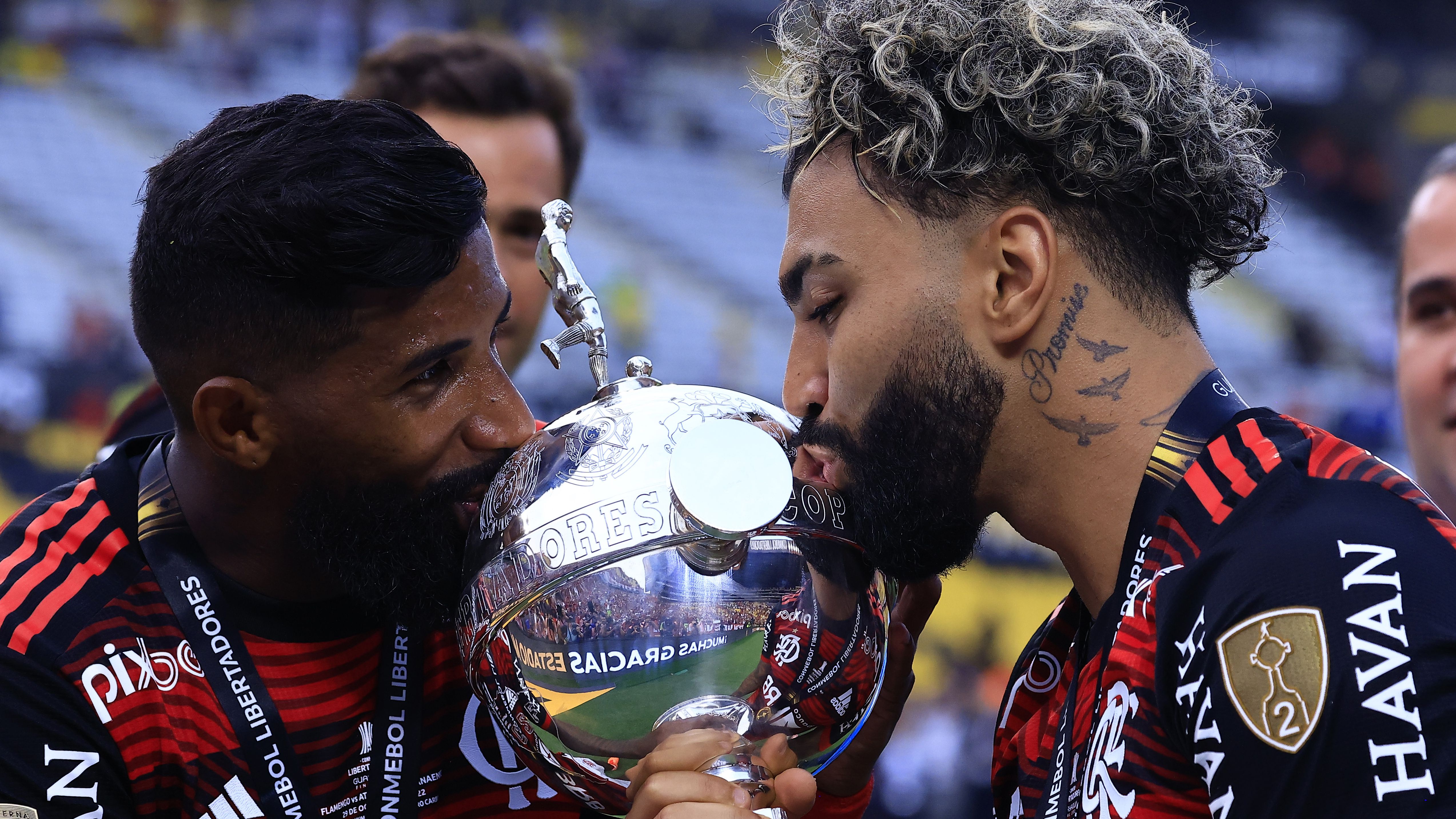 Rodinei e Gabigol comemorando o título da Libertadores (Crédito: Getty Images)
