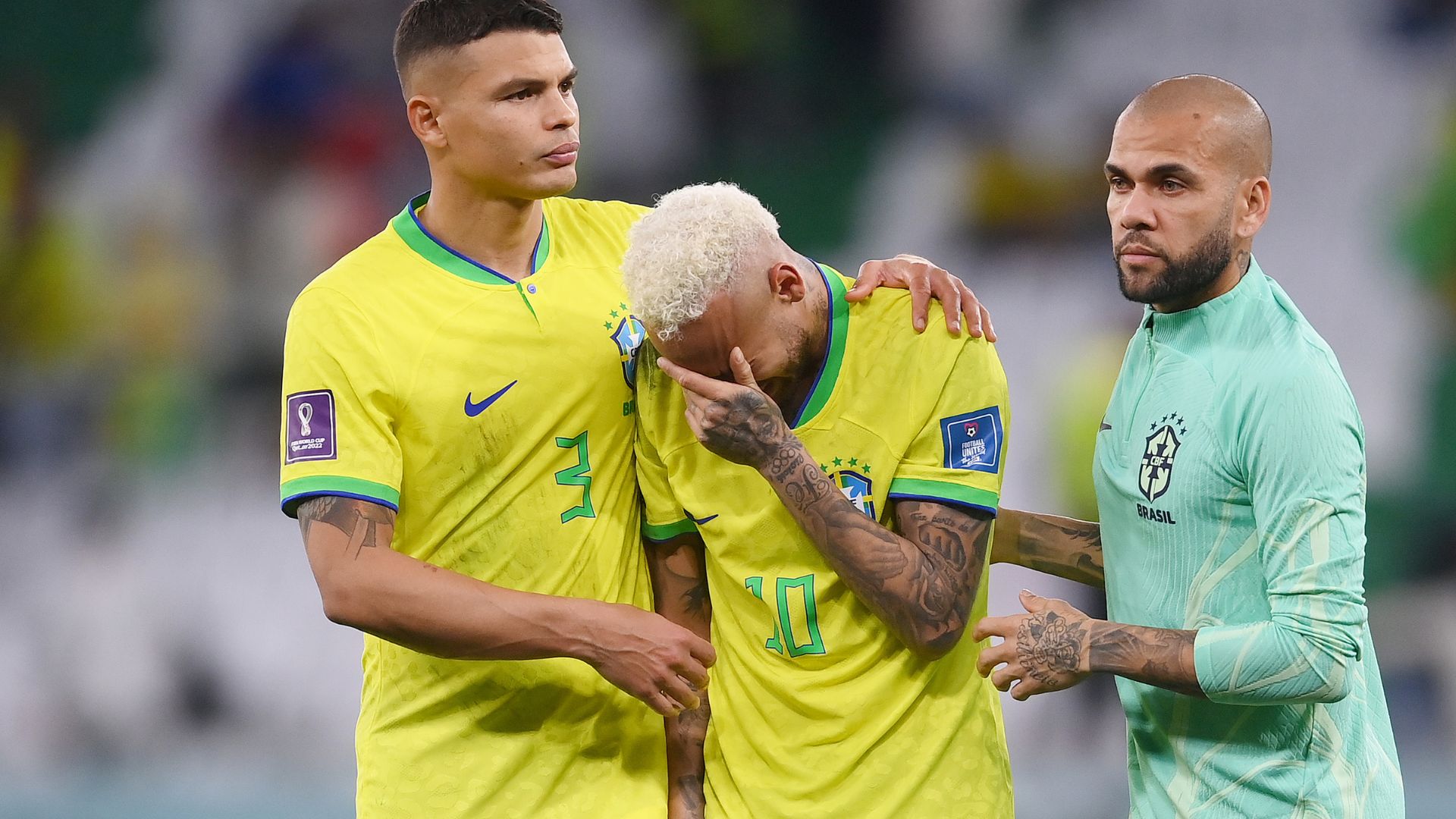Seleção Brasileira chora com a eliminação na Copa do Mundo 2022