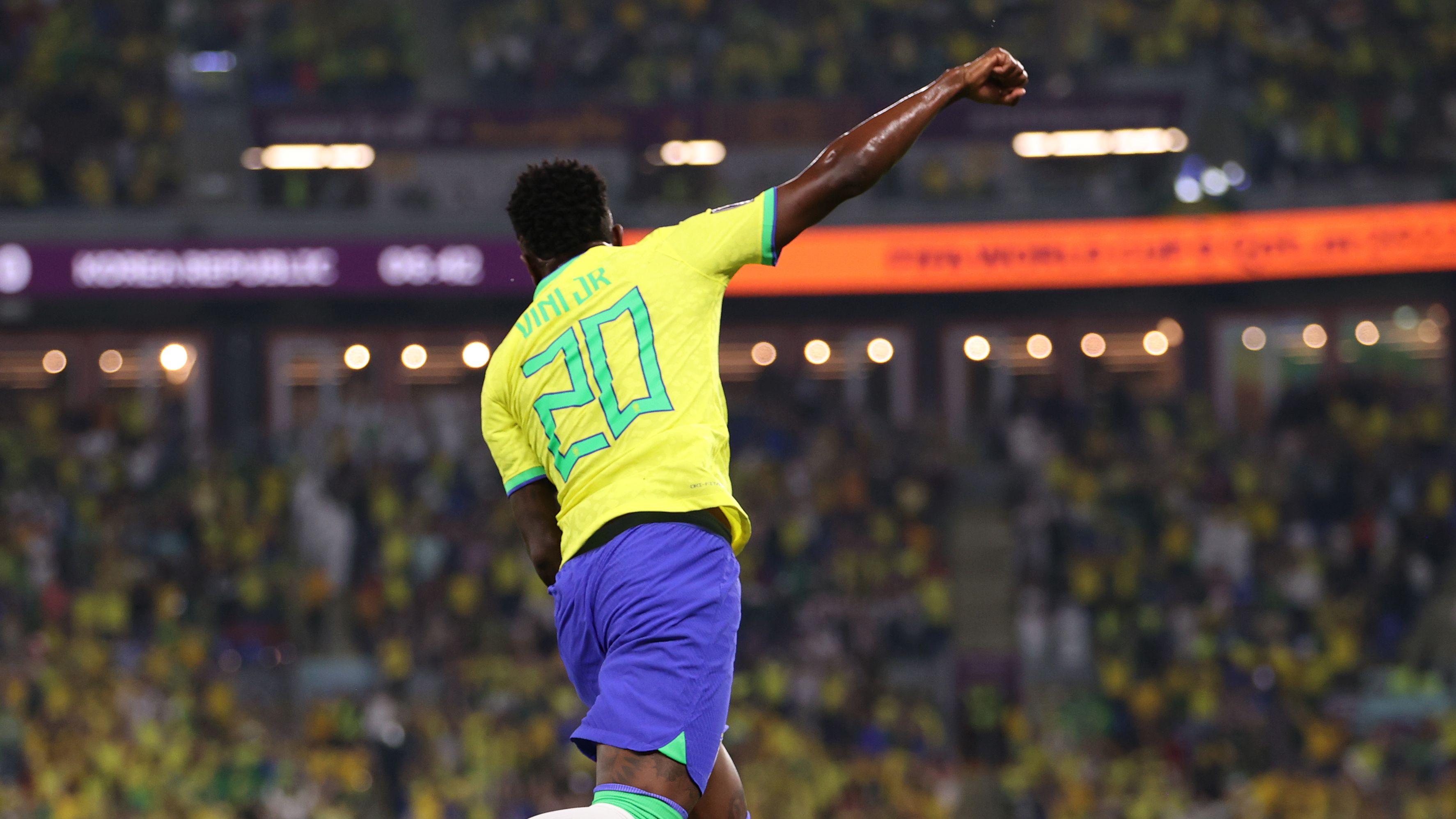 Vini comemorando seu primeiro gol em Copas do Mundo (Crédito: Getty Images)