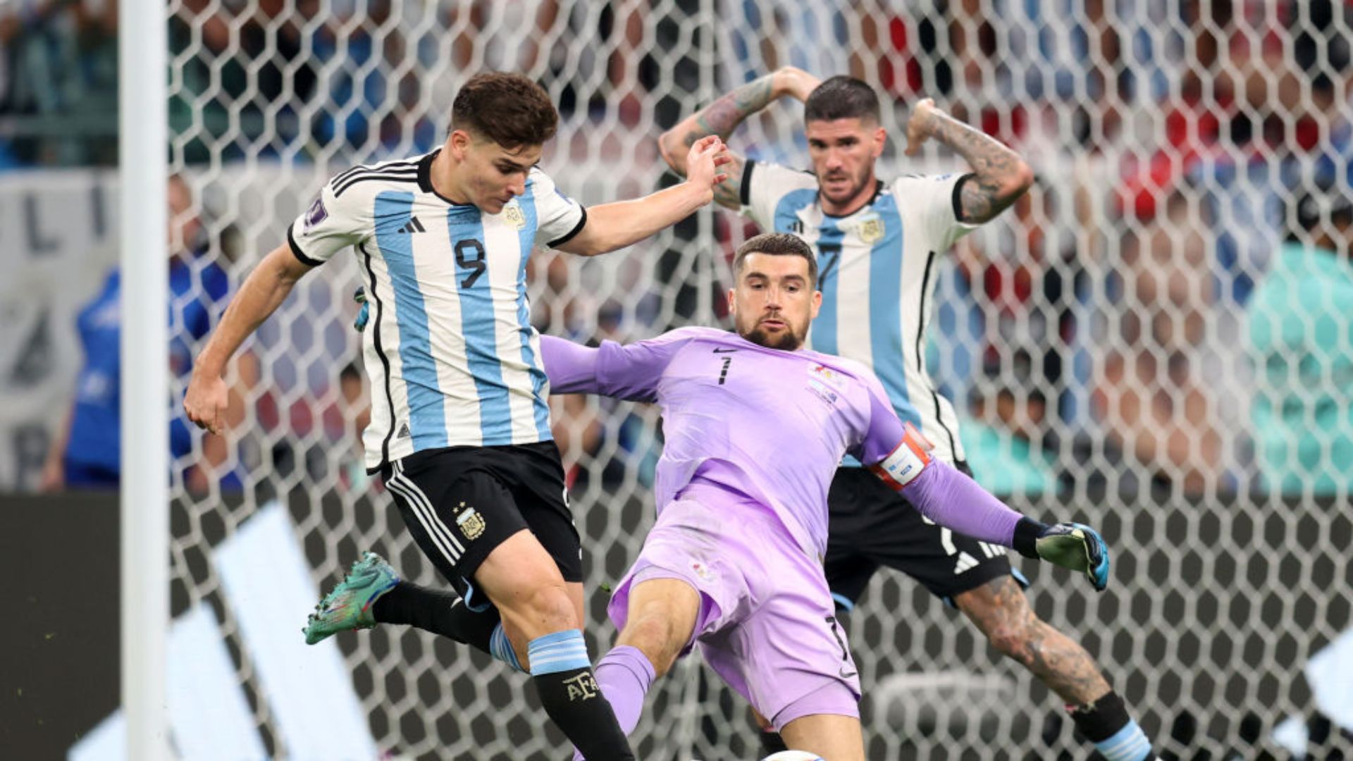 Momento em que surgiu a oportunidade do segundo gol da Argentina (Crédito: Getty Images)