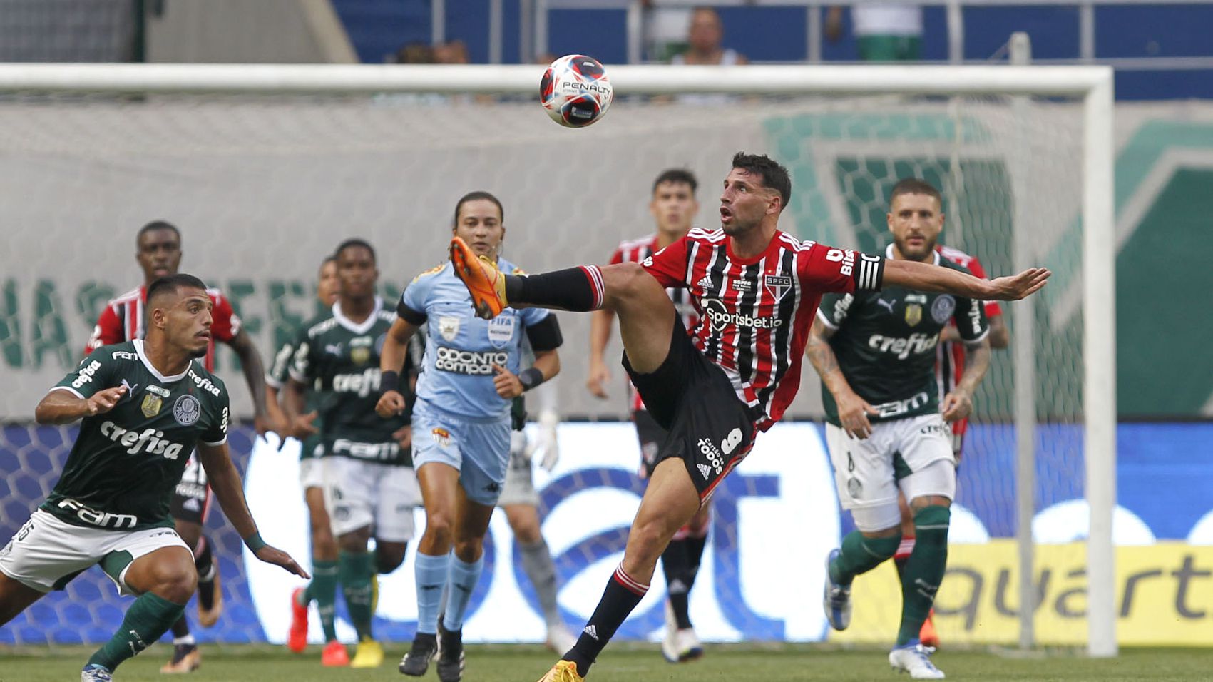 Jonathan Calleri em ação contra o Palmeiras (Crédito: Rubens Chiri / São Paulo)
