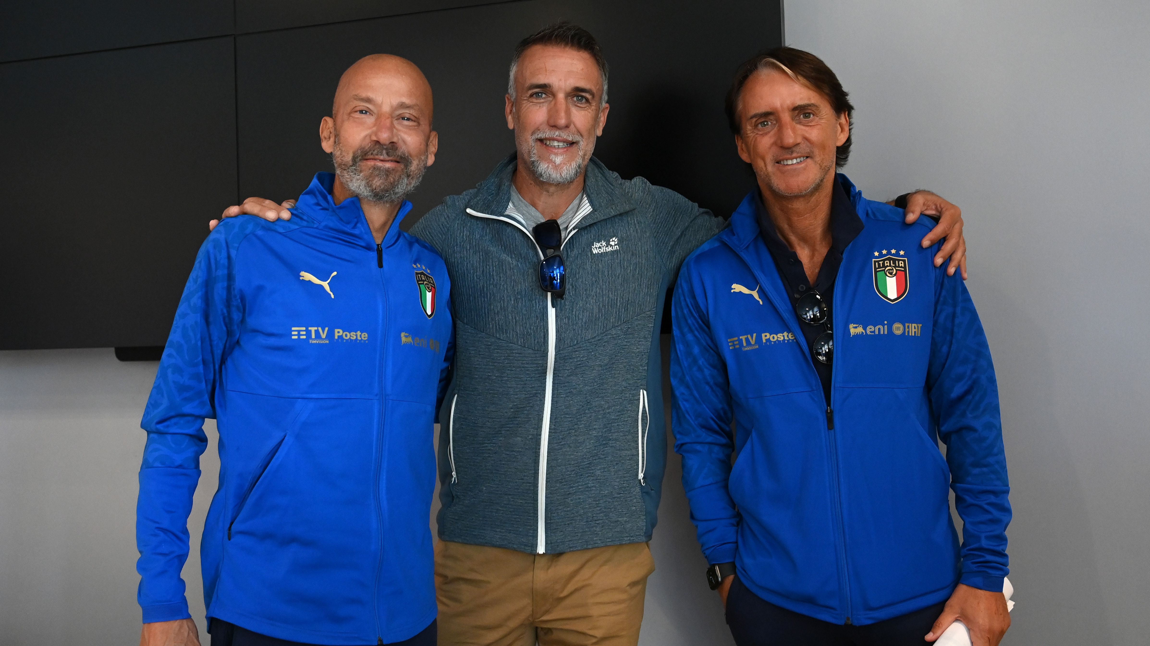 Gianluca Vialli, Gabriel Batistuta (Argentina) e técnico Roberto Mancini (da esquerda para a direita) - Crédito: GettyImages