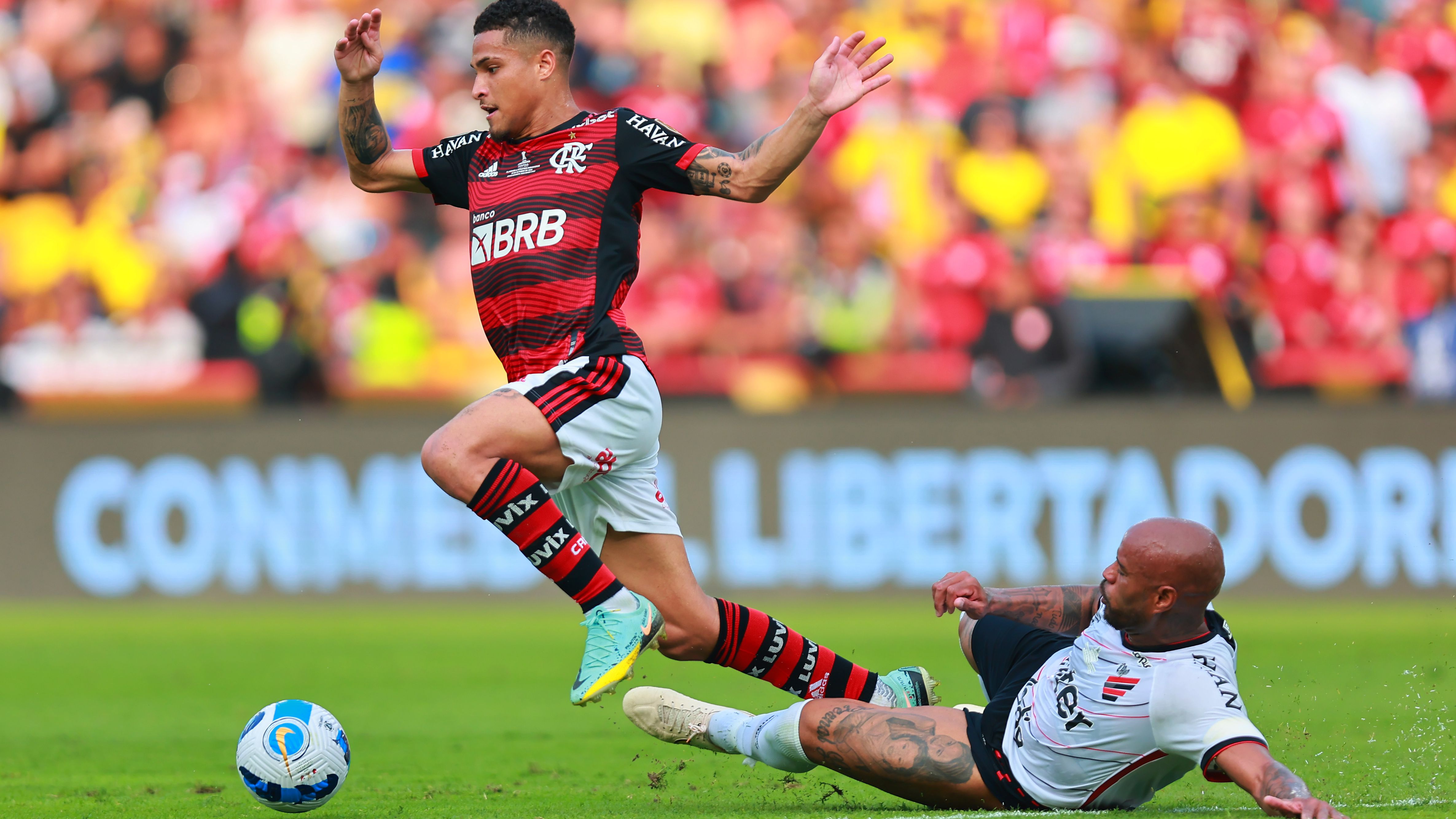 João Gomes em ação pelo Flamengo