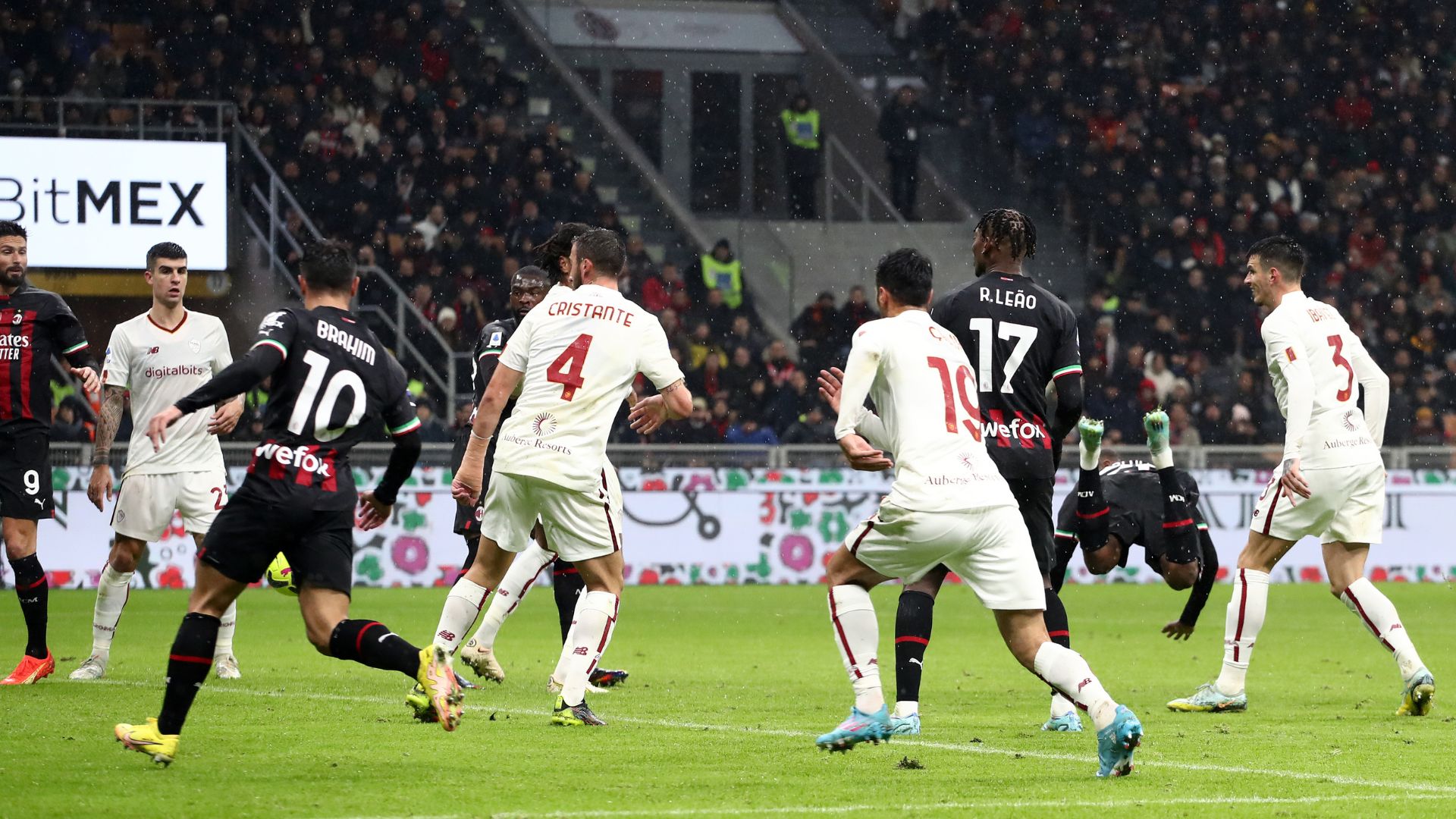 Milan e Roma se enfrentando no Campeonato Italiano