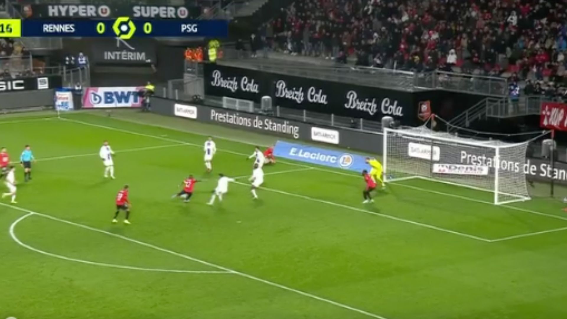 Momento do gol do Rennes