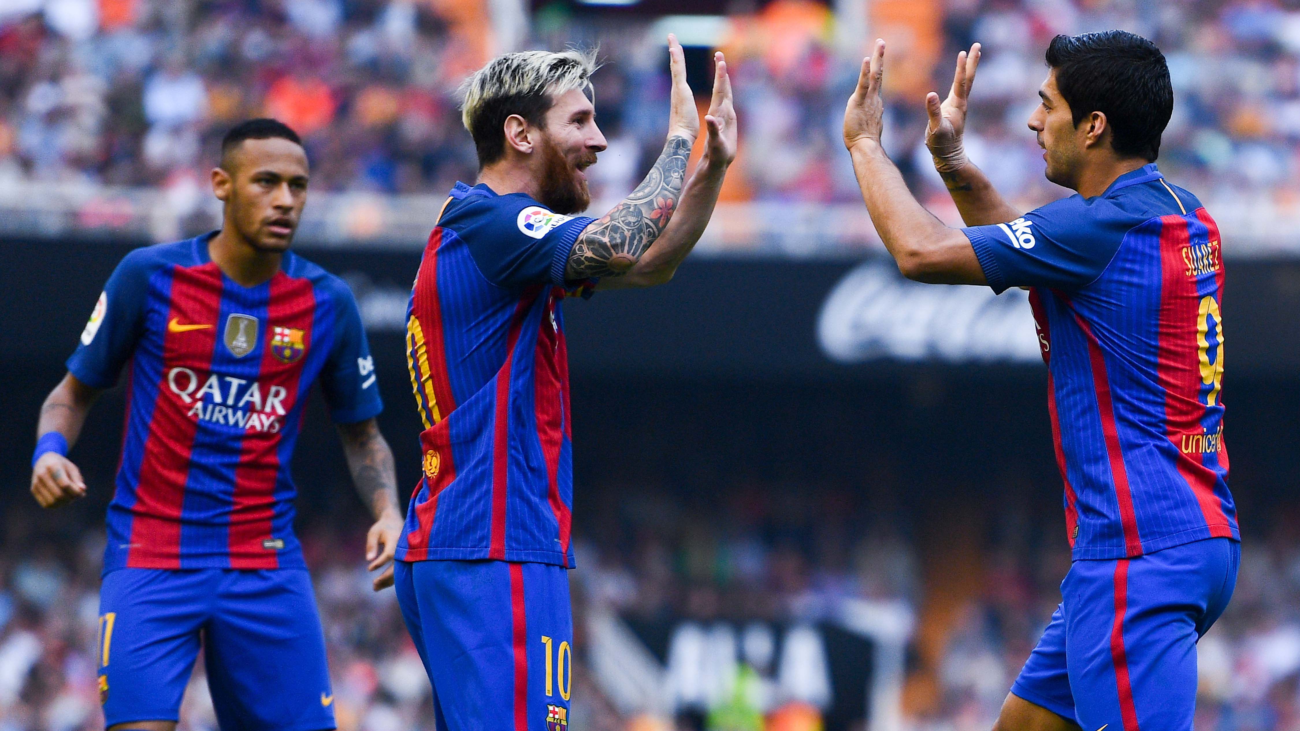 Suárez com Messi e Neymar pelo Barcelona