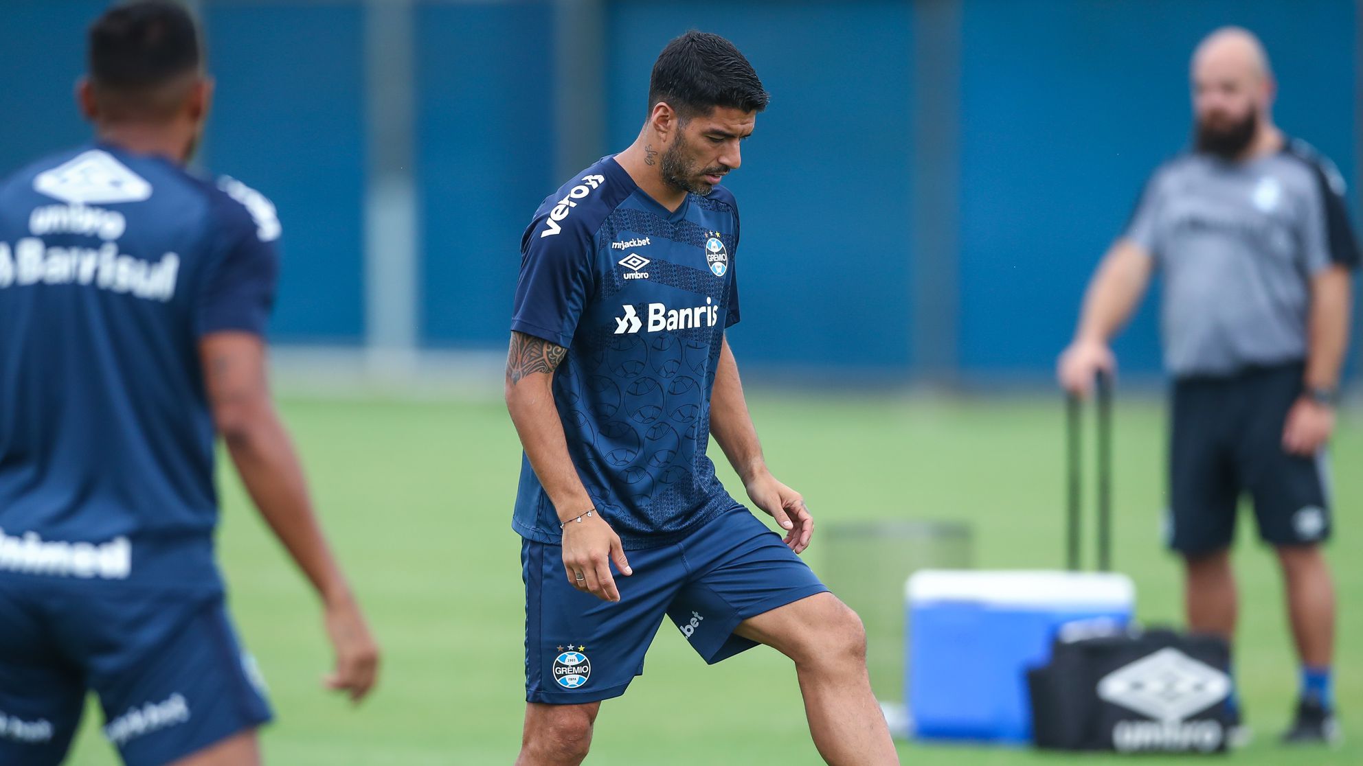 Suárez em treinamento com o elenco do Grêmio (Crédito: Lucas Uebel / Grêmio)