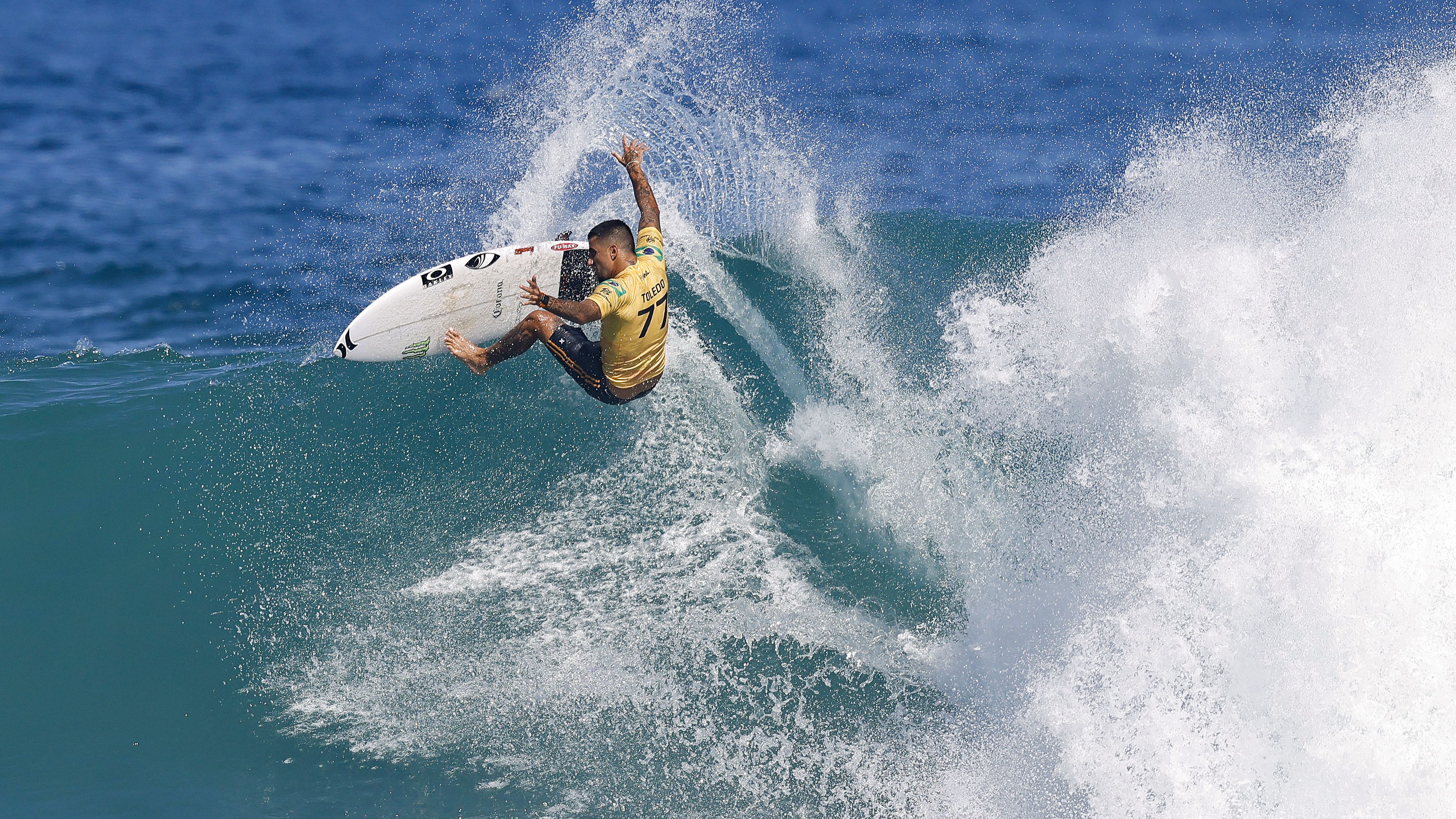 Filipe Toledo briga pelo bicampeonato mundial de surfe
