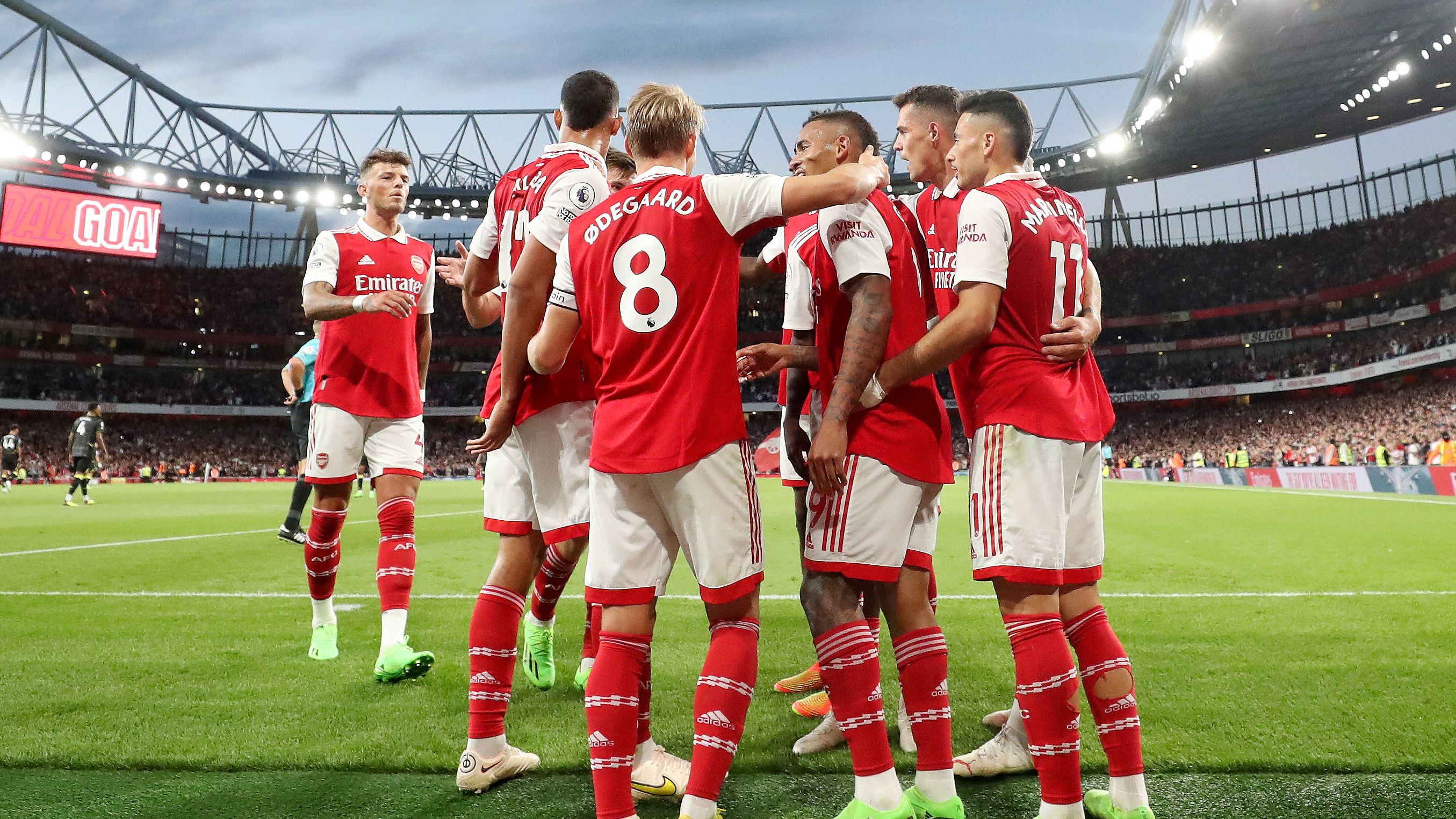 Jogadores do Arsenal comemorando gol no confronto do primeiro turno (Crédito: Getty Images)