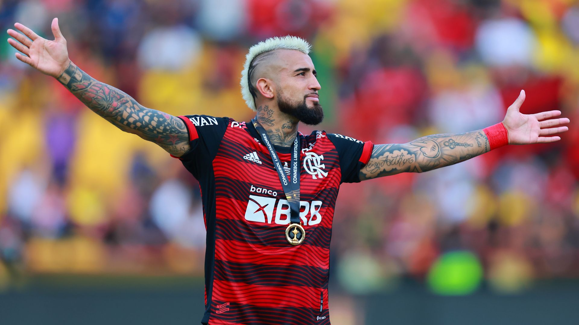 Vidal arremessa chuteira durante vitória do Flamengo