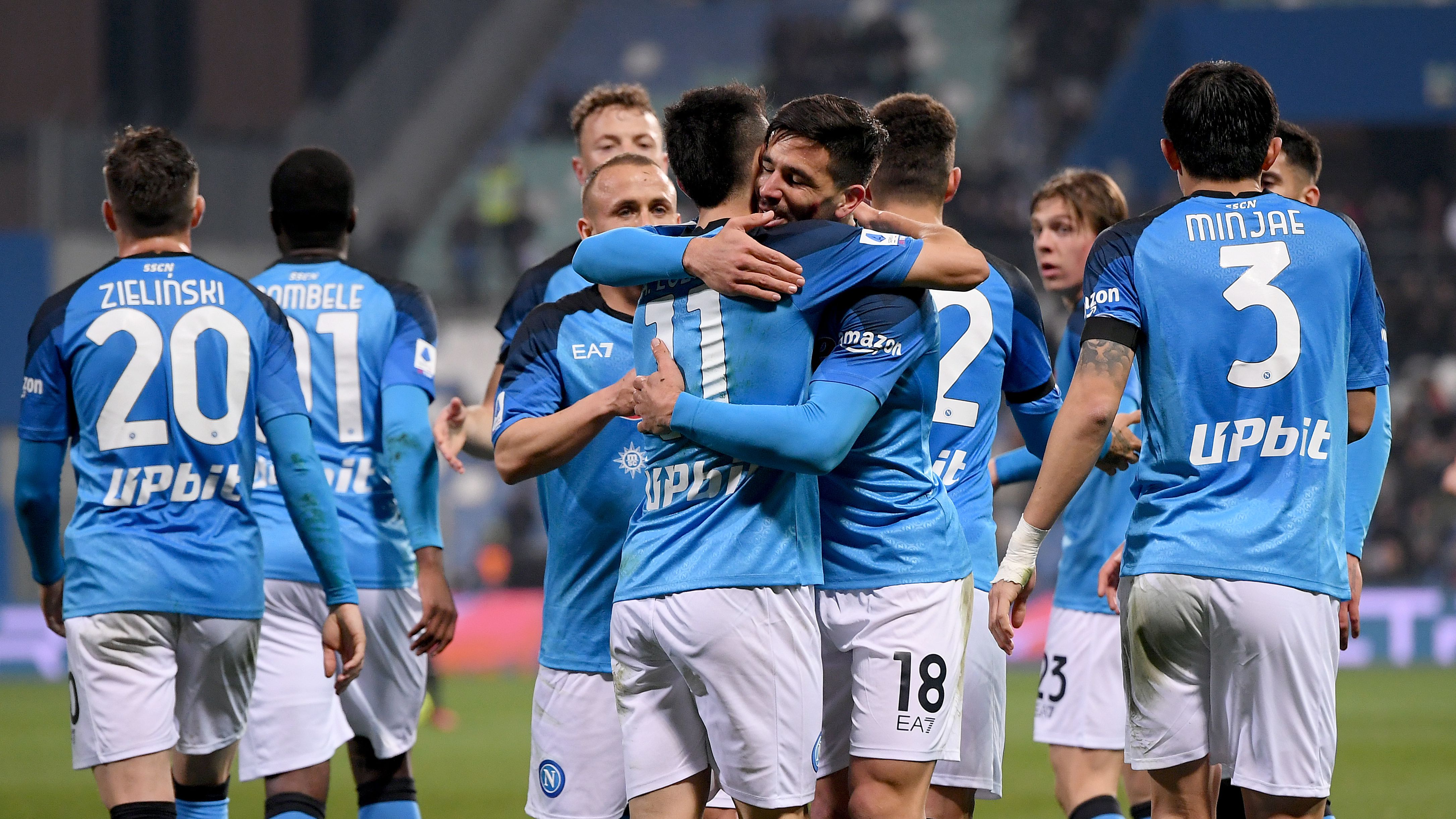 Jogadores do Napoli comemorando última vitória da equipe (Crédito: Getty Images)